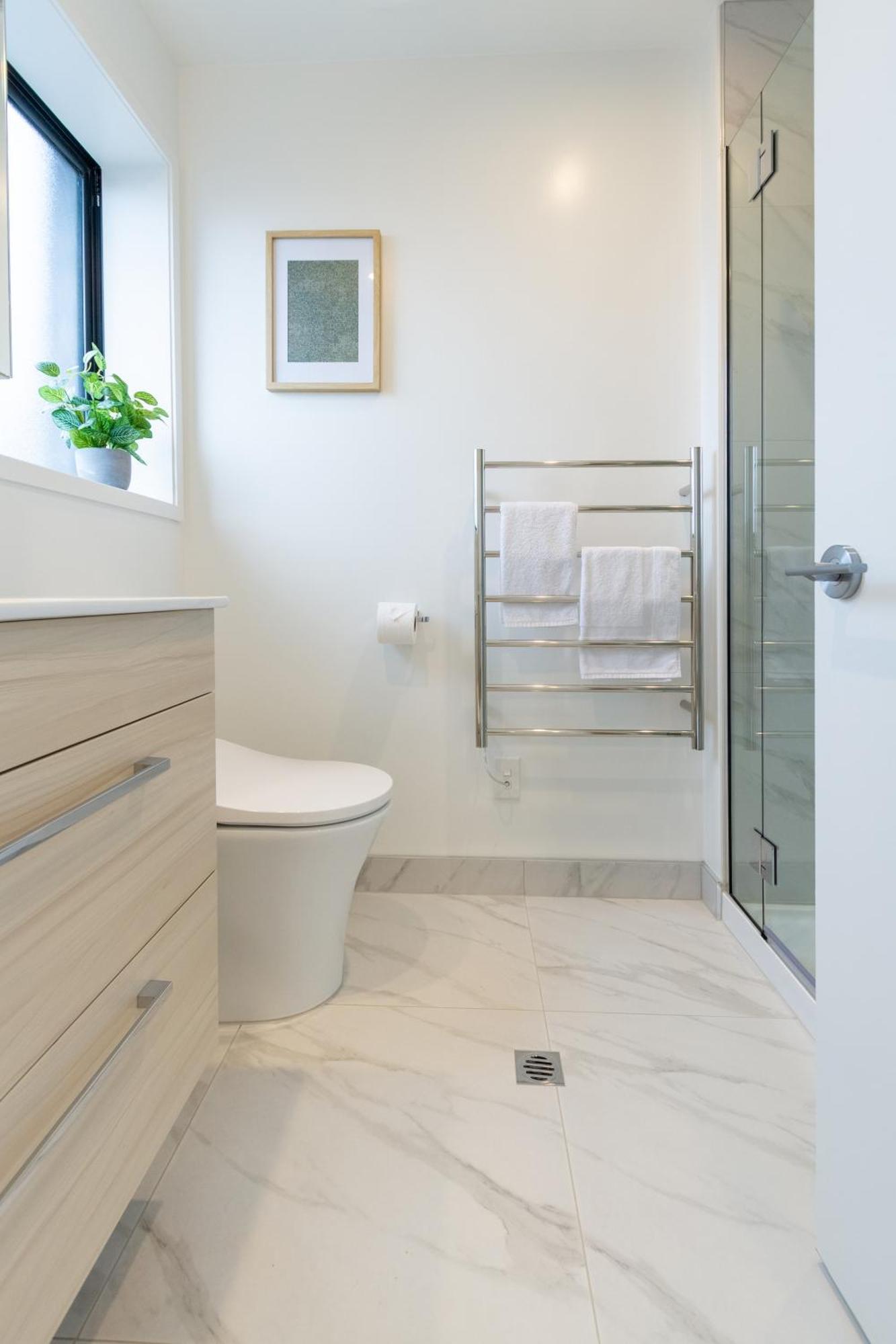 Downtown Comfort: Modern Studio With Backyard Christchurch Eksteriør billede