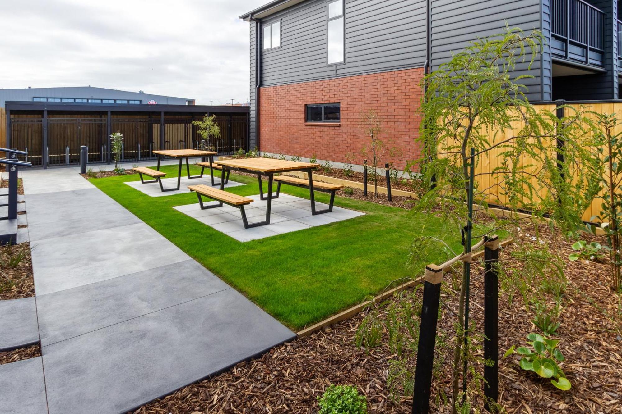 Downtown Comfort: Modern Studio With Backyard Christchurch Eksteriør billede