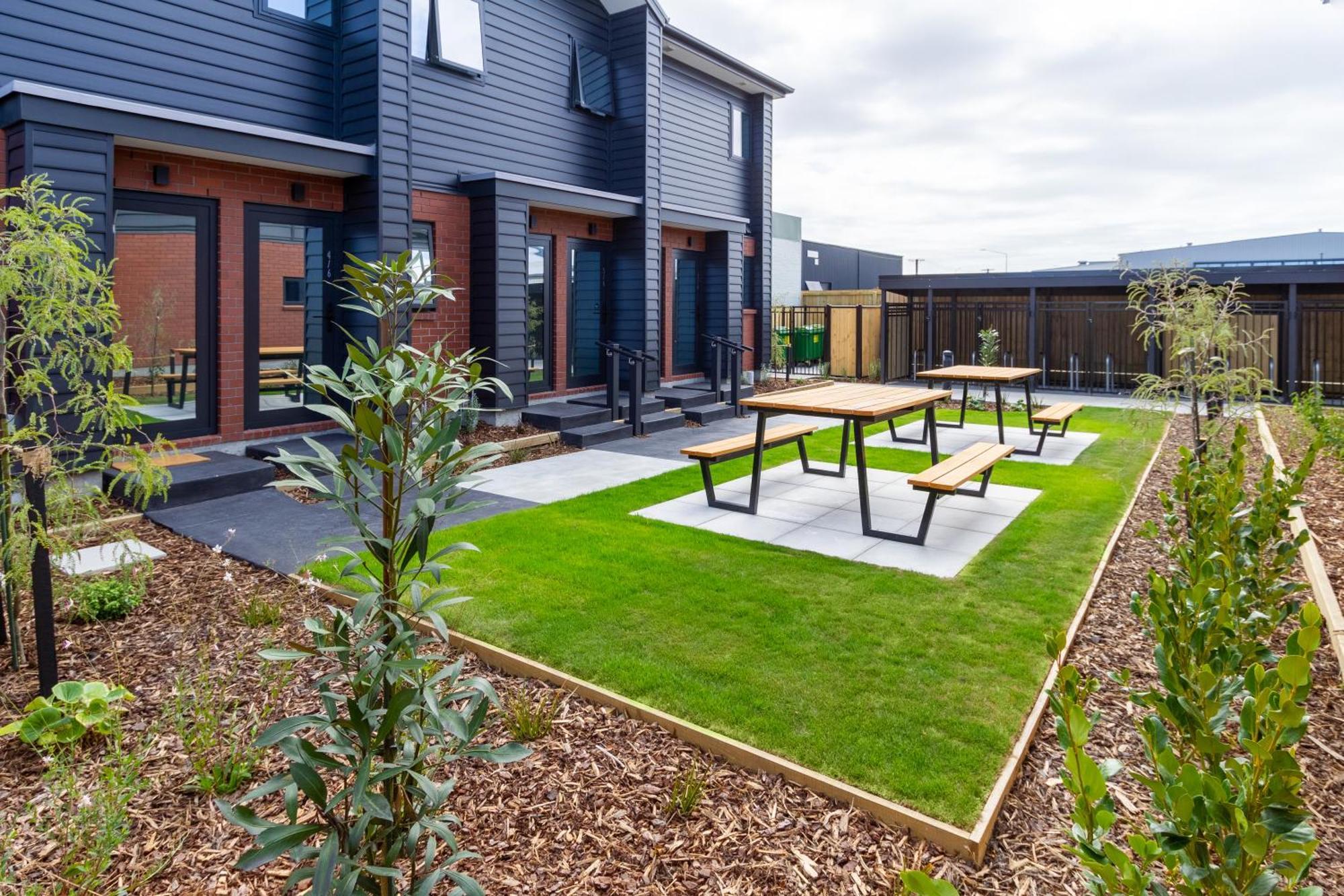 Downtown Comfort: Modern Studio With Backyard Christchurch Eksteriør billede